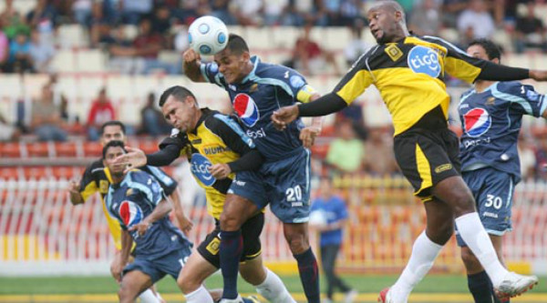 Cabrita salva a Motagua al minuto 95