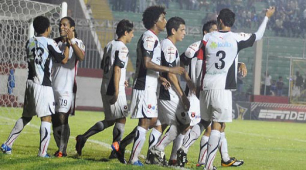 Alajuelense despedaza al Motagua