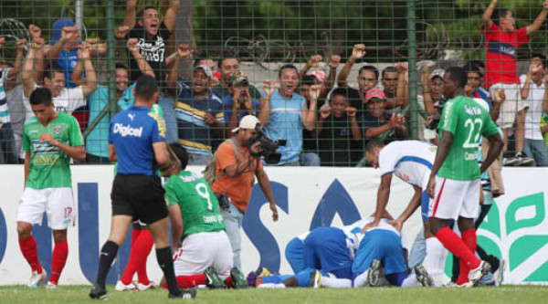 Olimpia sepulta invicto de Marathón