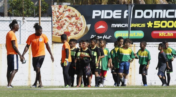 El Súper Draft sigue con la evaluaciones de prospectos en Puerto Cortés, Honduras