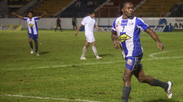 Victoria le pasó por encima al Platense