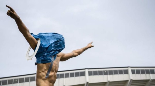 Zlatan Ibrahimovic se hace dueño de un club y los hinchas del Malmo destrozan su casa y queman su estatua