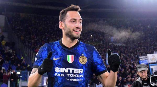 Ibrahimovic suelta la polémica contra Calhanoglu: “Se aprovechó de la tragedia de Eriksen, ningún equipo se había interesado en él”