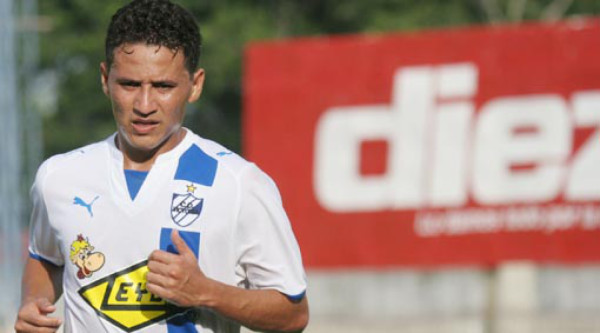 Carlos Oliva, fuera del clásico ceibeño