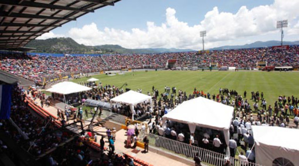 Desfiles sí llenaron el Nacional