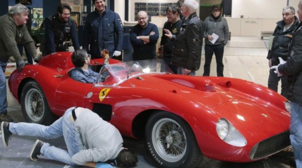 ¿Cuántos tiene? La descomunal colección de carros de Lionel Messi