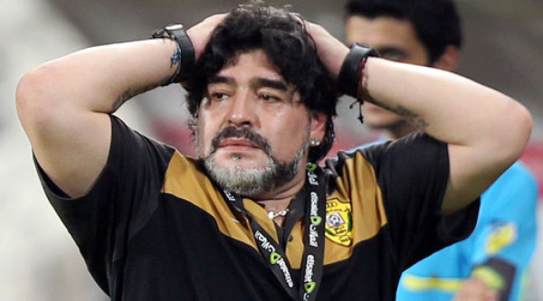 Maradona debuta con derrota en Emiratos Árabes