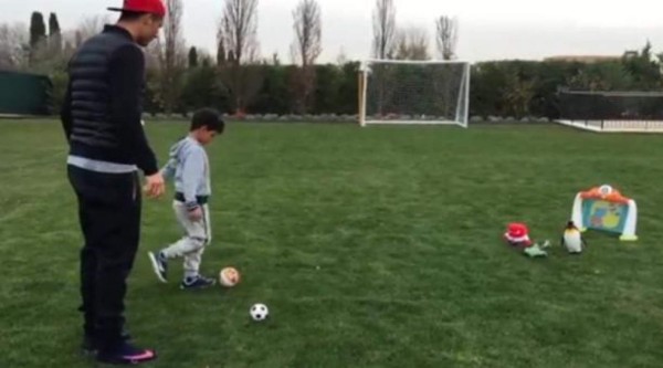 Espectaculares: Los futbolistas que tienen sus mansiones con cancha de fútbol