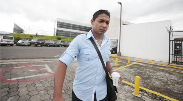 Hoy presentan a Emilio Izaguirre