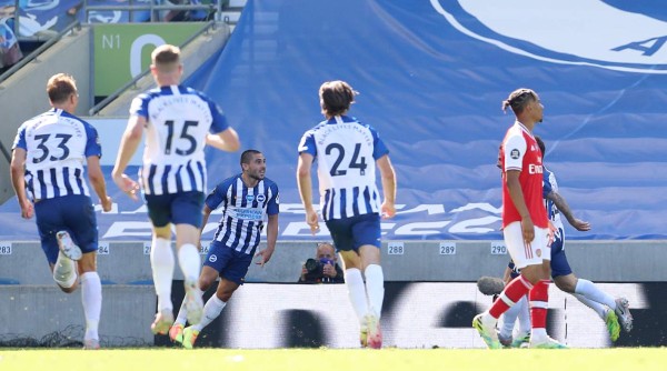 Brighton's French striker Neal Maupay (C) celebrates with teammates after scoring his team's second goal during the English Premier League football match between Brighton and Hove Albion and Arsenal at the American Express Community Stadium in Brighton, southern England on June 20, 2020. (Photo by Gareth Fuller / POOL / AFP) / RESTRICTED TO EDITORIAL USE. No use with unauthorized audio, video, data, fixture lists, club/league logos or 'live' services. Online in-match use limited to 120 images. An additional 40 images may be used in extra time. No video emulation. Social media in-match use limited to 120 images. An additional 40 images may be used in extra time. No use in betting publications, games or single club/league/player publications. /