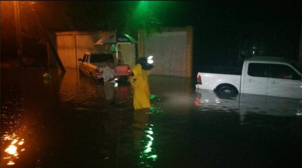 EN FOTOS: Fuerte tormenta eléctrica desata caos en San Pedro Sula