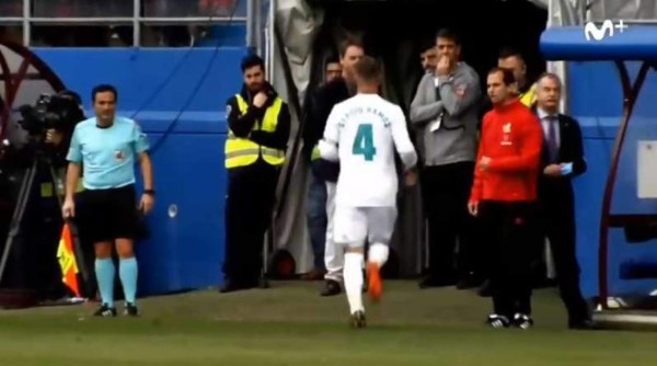 ¡Qué incómodo! Futbolistas que necesitaron un baño en pleno partido; Aubameyang, el último