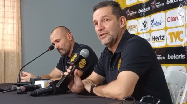 Javier ‘Sheriff’ Delgado defendió a ‘Palomo’ Rodríguez en conferencia.