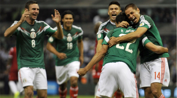 México vence a Panamá y sigue con vida