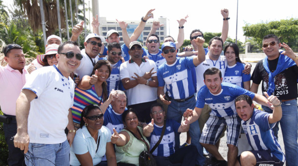 Afición hondureña en Kingston: 'Aquí celebramos”