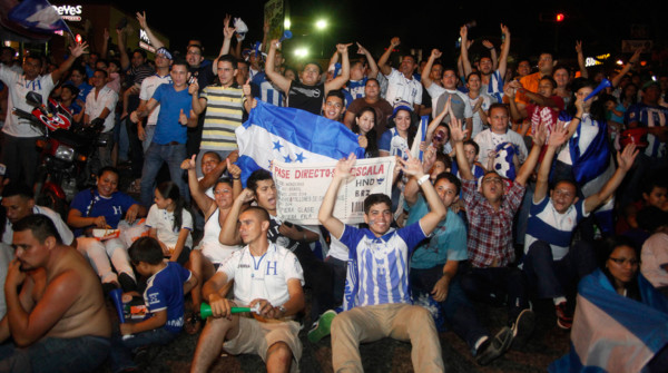 Honduras explota de felicidad celebrando boleto al Mundial