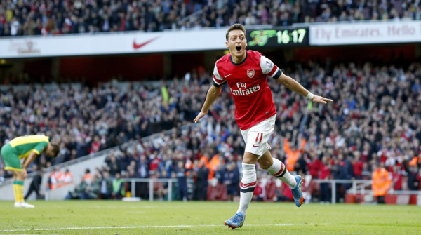 El Arsenal junto a Özil se exhiben en Inglaterra