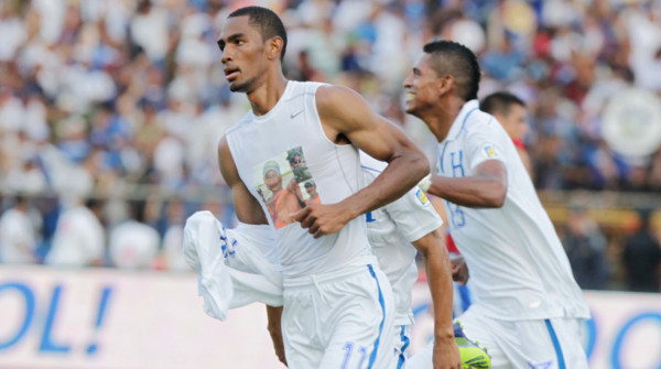 Jerry Bengtson nos pone a un paso de Brasil 2014