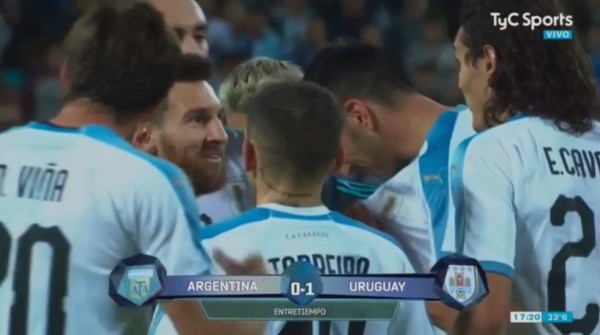Cavani invita a pelear a Messi en el Argentina-Uruguay: ''Cuando quieras''