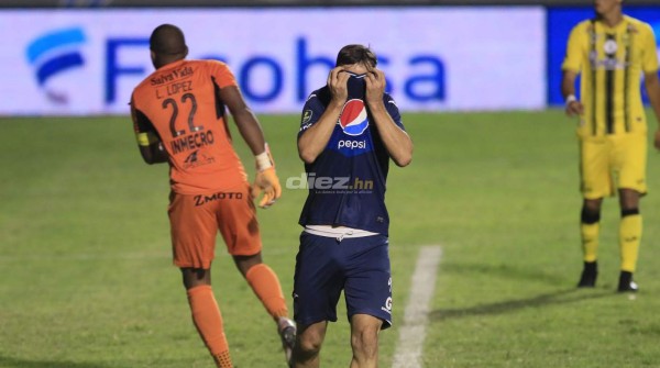 Dramáticas imágenes de Harold Fonseca y el detallazo en la camisa de Emilio Izaguirre