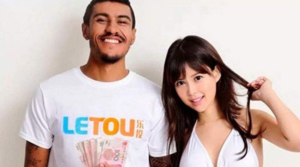 YOKOHAMA, JAPAN - DECEMBER 17: Paulinho of Guangzhou Evergrande FC(L) and Andres Iniesta of Barcelona(R) compete for the ball during the FIFA Club World Cup Semi Final match between Barcelona and Guangzhou Evergrande FC at International Stadium Yokohama on December 17, 2015 in Yokohama, Japan. (Photo by Masterpress/Getty Images)