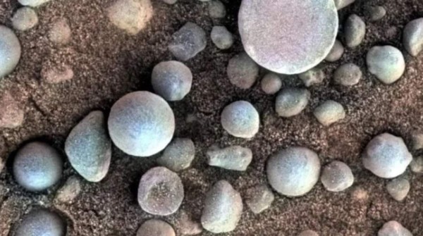 Seres extraños, 'huesos humanos' y animales: la NASA toma perturbadoras imágenes en Marte