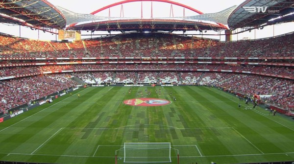 Condiciones deplorables: El pésimo estado del campo del Benfica tras un concierto de Ed Sheeran