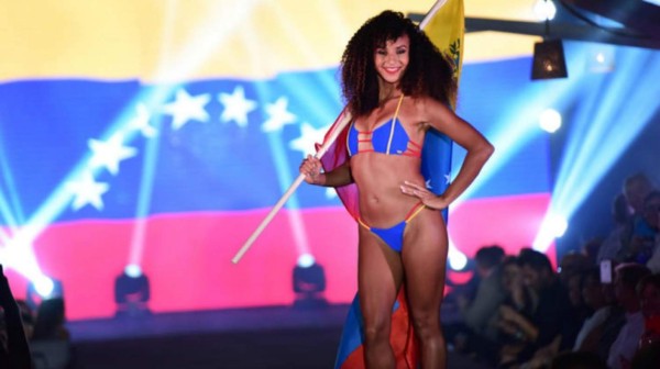 Cheerleaders de los Miami Dolphins presentan su calendario