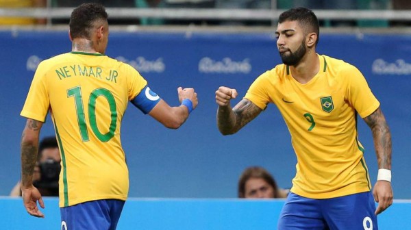 La hermana de Neymar oficializa noviazgo con famoso futbolista en Barcelona