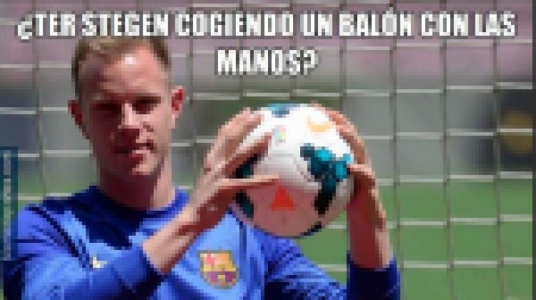 Los memes que dejaron las fallas del Chicharito ante el Barcelona