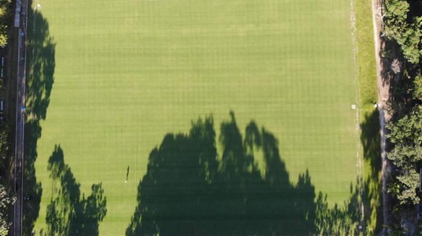 ¡Una mesa de billar! Es considerada como una de las mejores canchas de grama natural en San Pedro Sula