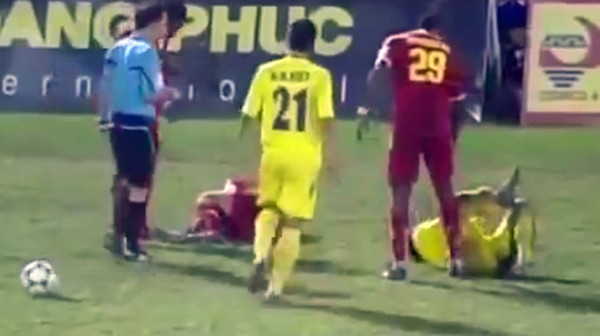 VIDEO: Por brutal agresión lo castigan con 28 partidos en Vietnam