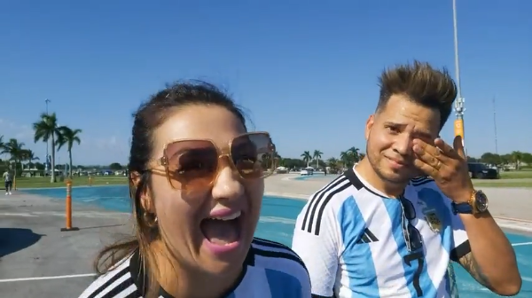 ¡Qué belleza! Imperdible pelea de baile punta entre hondureña y argentina a las afueras del Hard Rock de Miami