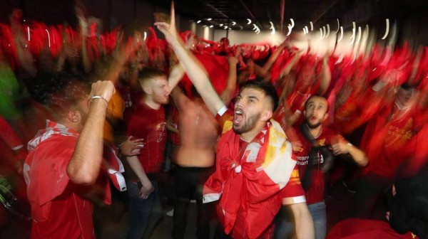 Madrid completamente roja: Así celebraron los hinchas del Liverpool la sexta Champions