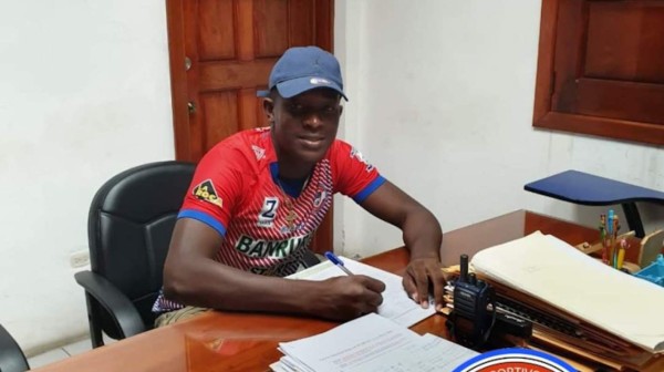 Uno regresó del retiro con 42 años: La legión hondureña en el fútbol de Centroamérica