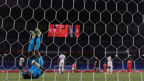 Denil Maldonado de rodillas y Jonathan Núñez incrédulo: la tristeza de la selección de Honduras tras caer humillada de Tokio 2021&nbsp;&nbsp;