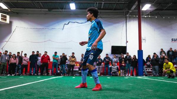 Dennis Herrera, el habilidoso volante hondureño que mueve los hilos de Catrachos PA en UPSL