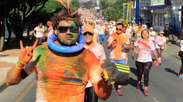 Las mejores imágenes del Color Run en Tegucigalpa