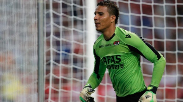 Esteban Alvarado no pudo evitar la derrota del AZ ante el Ajax