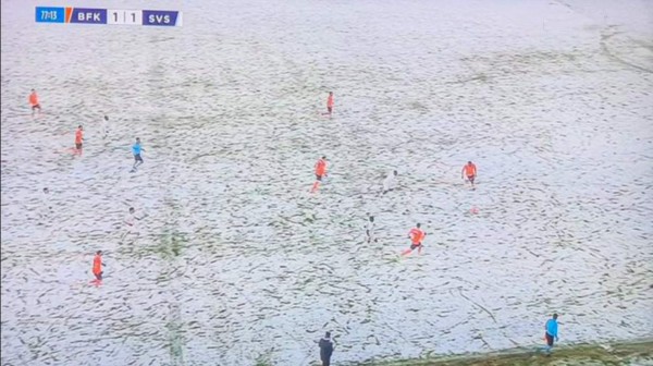 Los jugadores no se distinguían: Así fue el partido que se jugó con una tremenda nevada&nbsp;&nbsp;