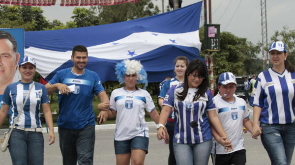 ¡La afición hondureña llenó el estadio Olímpico! .