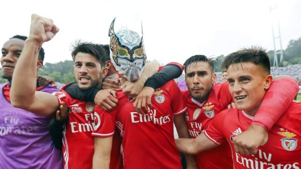 ¡Black Panther, Spider-Man y Batman! Ellos han festejado un gol con una máscara