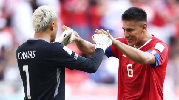 El gran amigo del portero Keylor Navas, Óscar Duarte, habló del Barcelona y de su futuro.