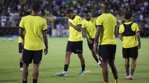 El calentamiento de los jugadores de Real España.