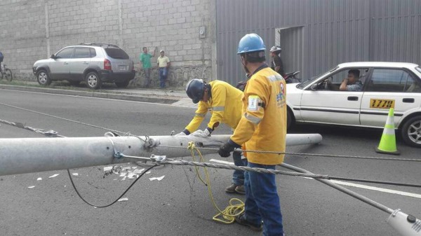 Guapa presentadora de TV hondureña sufre aparatoso accidente de tránsito