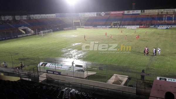 NO VISTE EN TV: Lluvia, mujeres lindas y susto en La Ceiba