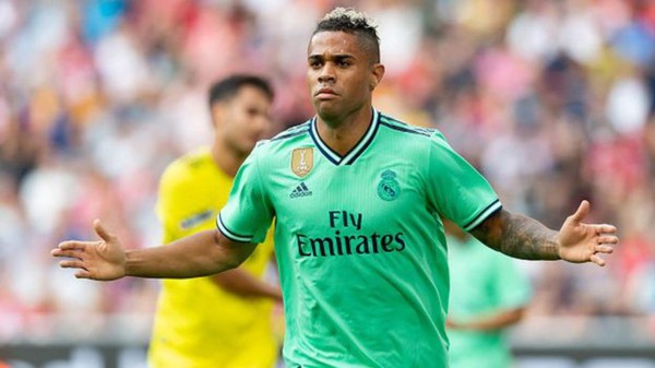 Desde otro ángulo: Los jugadores 'peor pagados' del Real Madrid y Barcelona