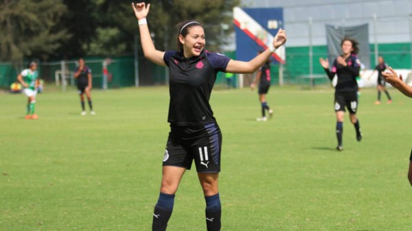 La novia de Roger Espinoza y una hondureña entre las futbolistas más bonitas del mundo