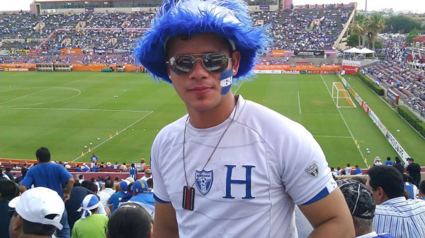 La afición hondureña se pone la H