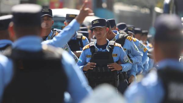 Hasta 2,000 elementos de la Policía estarán durante la final Olimpia-Motagua. Foto Diez: Mauricio Ayala.